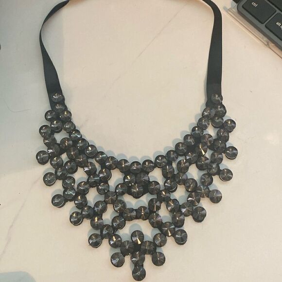 NEW Elegant Black Crystal Bib Statement Necklace - Picture 3 of 3